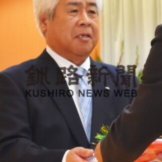 髙橋氏に根室農業大賞　「今後も課題乗り越えて」【中標津】(2023-11-22)
