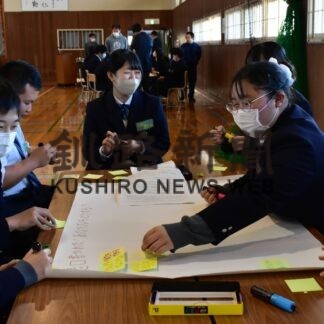 ネットトラブルに注意を　翔洋高で教室、犯罪事例など学ぶ【厚岸】(2023-11-19)