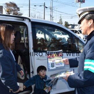 シカと衝突 気を付けて　根室警察署が事故防止啓発【根室】(2023-11-27)