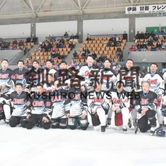 元クレインズ伊藤賢吾さん 涙で感謝　釧路でフレンドリーマッチ【釧路市】_1(2023-11-05)