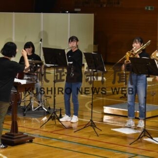 実力発揮 ３年生引退に花　川北・標津中吹奏楽部演奏会【標津】_1(2023-11-16)