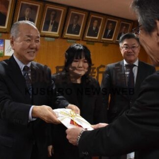 マツダ電気 市に200万円を寄付　創業６５周年の節目記念【釧路市】(2023-11-17)