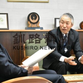 伊藤順一さん 林野庁長官賞を受賞　長年の山づくり評価【鶴居】(2023-11-12)