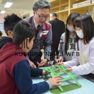 「レオナルドの橋」に挑戦　興津小で出前授業【釧路市】(2023-11-15)