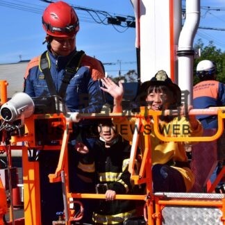 働く車にわくわく(2023-11-02)