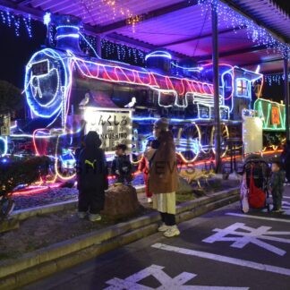 ＳＬイルミ、釧路製作所で点灯【釧路市】(2023-11-28)