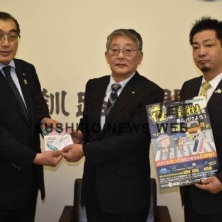 反射板キーホルダー役立てて　根室ロータリーク、全小学校に寄贈【根室】(2023-11-14)