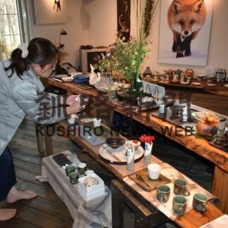 清水焼や常滑焼、益子焼７００点販売　秋の陶器市【鶴居】(2023-11-17)