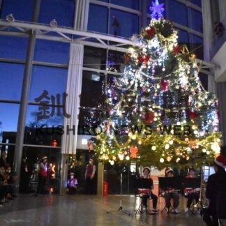 遊学館、４年ぶりクリスマスツリー点灯【釧路市】(2023-11-26)