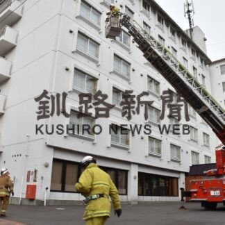 ホテル火災を想定、阿寒湖の水くみ上げ消火　消防支署合同訓練【釧路市】(2023-11-11)