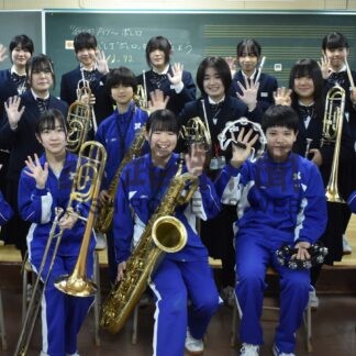 演奏でＸマス気分味わって　鳥取西中吹奏楽部９日、地域で披露【釧路市】(2023-12-01)