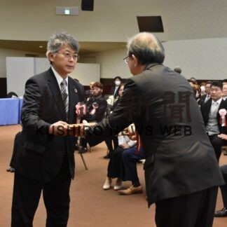 優れた技能たたえ受賞者１５人を表彰【釧路市】(2023-11-21)