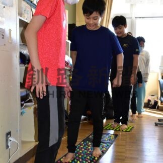 足の痛みでこりチェック　浜中茶内小で講座【浜中】(2023-12-05)