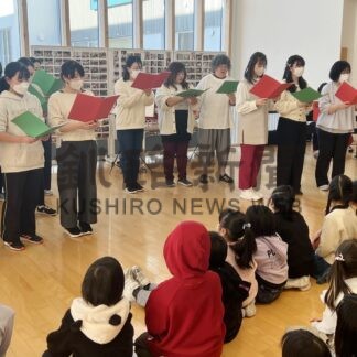庶路学園でＸマスコンサート、教員と生徒ら５曲披露【白糠】(2023-12-23)