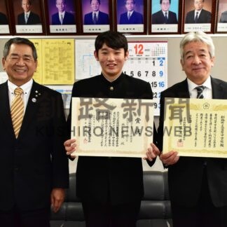 税の作文　富原中に感謝状、林さん２年連続優秀賞【釧路町】(2023-12-23)