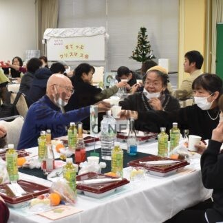 利用者や職員、楽しく交流　すてっぷクリスマス会【釧路市】(2023-12-18)