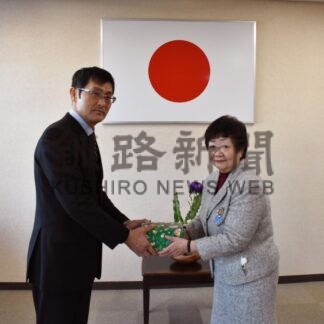 刑務支所と少年鑑別所に図書寄贈　ソロプチミスト釧路【釧路市】(2023-12-21)