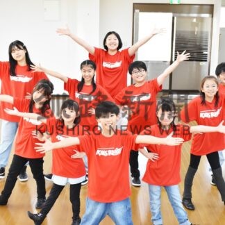 踊りと歌で楽しい時間を　１０日、Ｘマス公演　キッズロケット【釧路市】(2023-12-05)