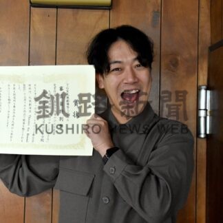 ひとり芝居の長谷川さん、審査員特別賞【釧路市】(2023-12-19)