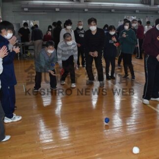 歯舞学園生、すずらん学園訪問　ゲームなど楽しむ【根室】(2023-12-15)