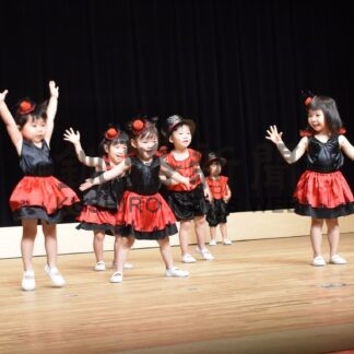 かわいらしい遊戯に笑顔　あさひ認定こども園【釧路市】(2023-12-06)