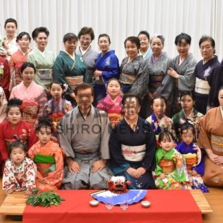 扇開き・初舞いの儀で飛躍祈念　創作新民舞踊の樋口希納美会【釧路市】(2024-01-16)