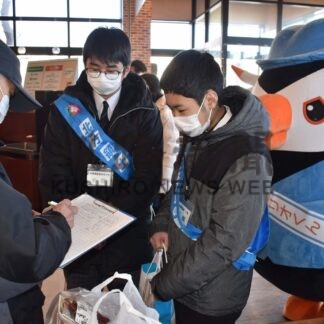 領土返還運動 後継者育成へ　高校生が署名活動【根室】(2024-01-12)