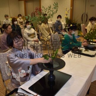 代表生け華やか　池坊根室支部初生け会【根室】(2024-01-09)