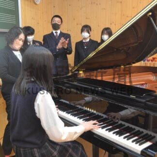新品ピアノお披露目　庶路学園生が演奏【白糠】(2024-01-27)