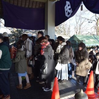 初詣で安全、幸運祈願_2(2024-01-03)