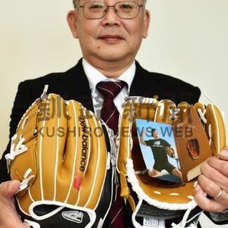 大谷寄贈グローブ配布　根室市教委【根室】(2024-01-12)