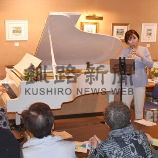「珈路詩」に白いピアノ設置　こけら落としでコンサート【釧路市】(2024-02-27)