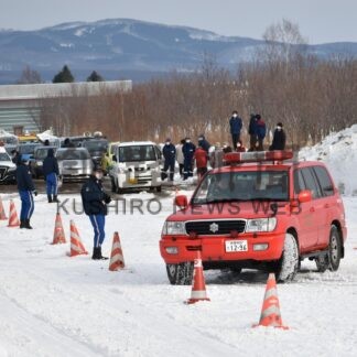 冬道走行の技術高めて　弟子屈署訓練【弟子屈】(2024-02-06)