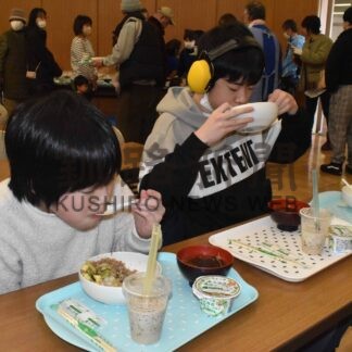 大勢の市民来場 料理味わう　こども食堂【根室】(2024-02-24)