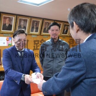 アイホの楽しさ知って　伊藤さんイベント、小中高へ用品寄贈【釧路市】(2024-02-04)