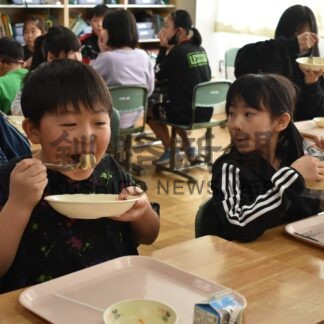 ホタテ給食「おいしい」　標茶高と町内全小中に八雲町が無償提供【標茶】(2024-02-14)