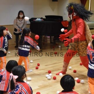 幼稚園児ら防火豆まき　市消防本部が教室【根室】(2024-02-07)