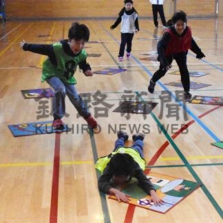 四島カルタで領土に関心　海星学校で伝統行事【根室】(2024-02-08)