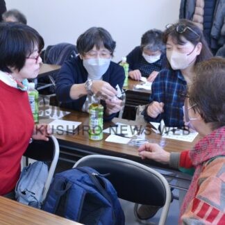 観光ガイドの会が羽ばたく折り鶴教室【釧路市】(2024-02-04)