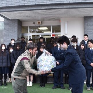 釧路市社協に協力、エコキャップ提供　明輝高ボランティア部【釧路市】(2024-03-16)