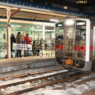 国鉄型気動車「キハ54」運行終了　ＪＲ釧路駅でお見送り【釧路市】(2024-03-19)