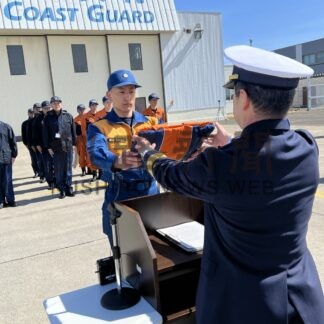 救難服の重み実感　海保釧路航空基地で貸与式【釧路市】(2024-03-27)