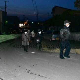 津波想定し夜間避難訓練　松葉地区【厚岸】(2024-03-27)