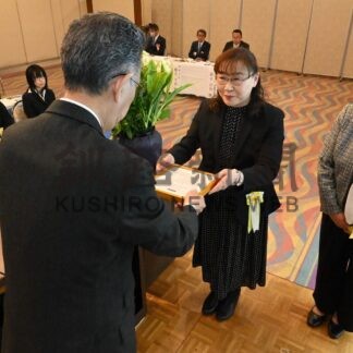 活動助成金を贈呈、各団体を激励　釧根郷土芸能振興基金【釧路市】(2024-03-30)