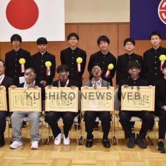 スポーツ分野で活躍　根室市奨励賞の１団体４個人表彰【根室】(2024-03-30)