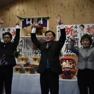 大石氏 無投票４選　鶴居村長選、「新たな気持ちで」【鶴居】(2024-04-17)