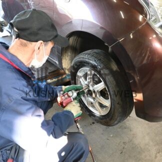 夏タイヤ履き替え活発　釧根、２０日からピーク【釧路市】(2024-04-14)