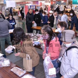 〝マルトク袋〟好評　釧路和商市場【釧路市】(2024-04-21)