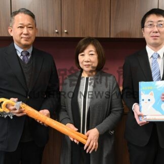 傘 新１年生に役立てて　商工会が白糠学園に寄贈【白糠】(2024-04-11)