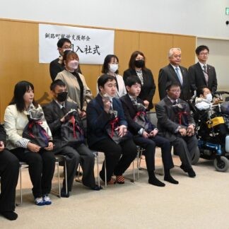 ８人出席 気持ち新た　釧路町就労支援部会が合同入社式【釧路町】(2024-04-24)